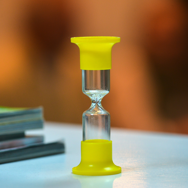 a yellow sand timer